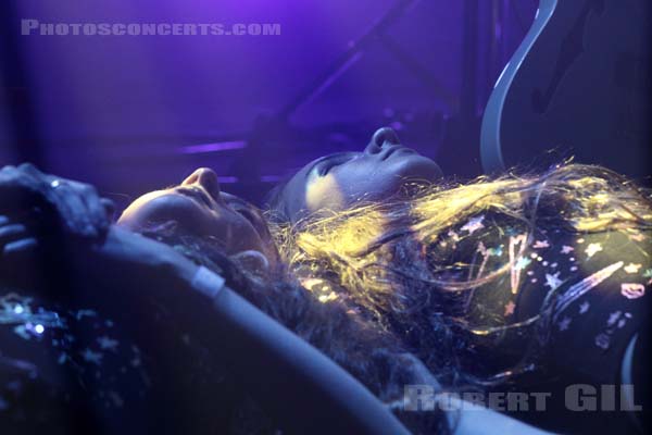 LET'S EAT GRANDMA - 2016-04-16 - PARIS - Point Ephemere - 